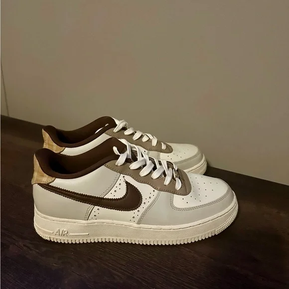 NIKE AIR FORCE 1 CACAO WOW SAIL KHAKI SNEAKERS; SIZE Youth 7 (women 8.5) - Picture 12 of 16